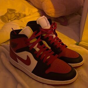 Womens Nike Air Jordan 1 Mid Rise Sneakers